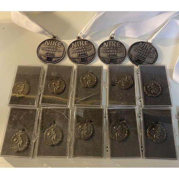 Lot of 11 Basketball Pendants & 4 Award Medals 2004 Nike MDC New Orleans - Picture 2 of 3
